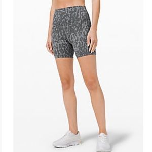 Lululemon Wunder Train High-Rise shorts 6” sz 8